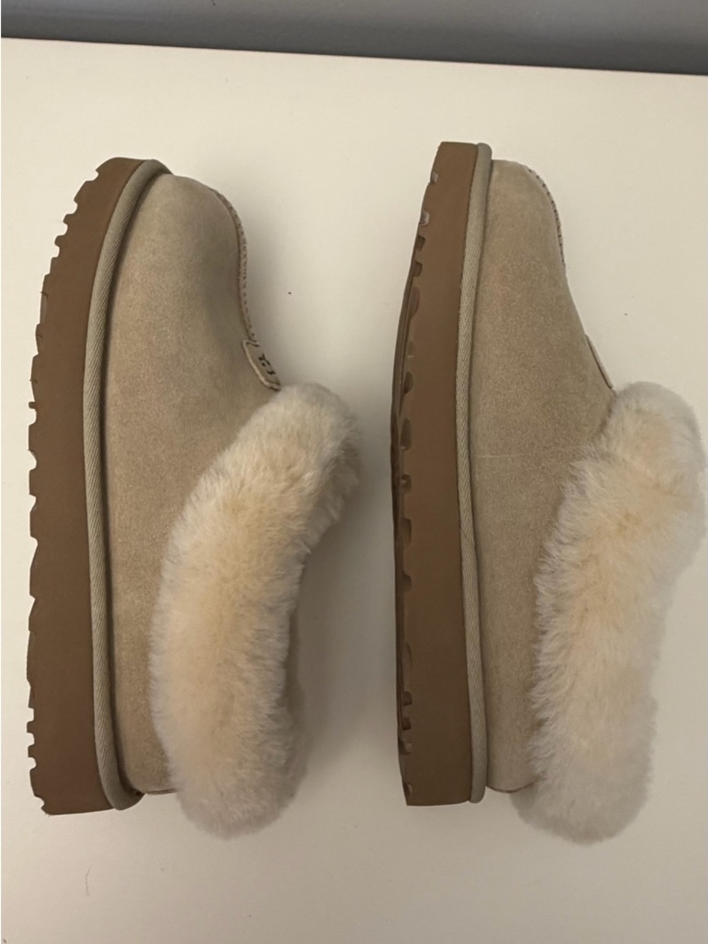 UGG Sand Shearling Clog Slippers Size 9 Womens - Picture 11 of 12